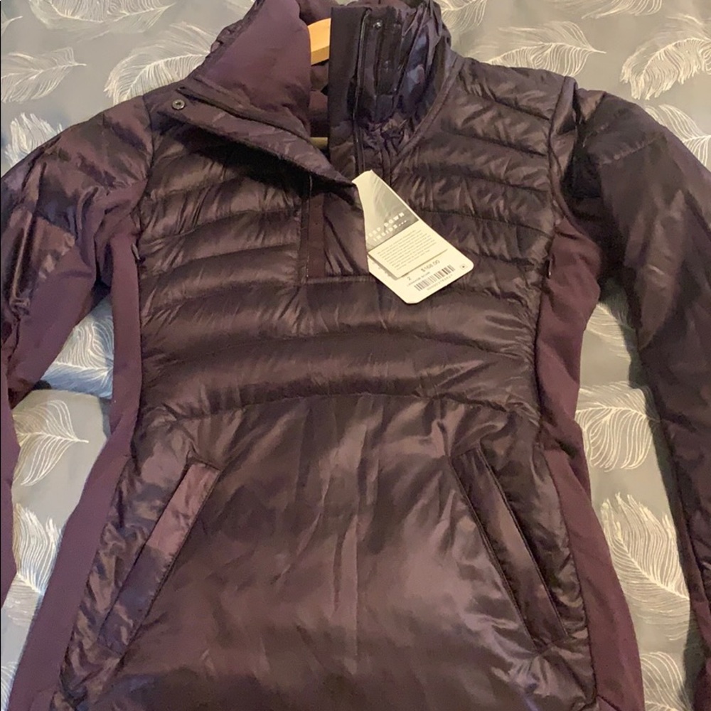 Lululemon down for a run pullover